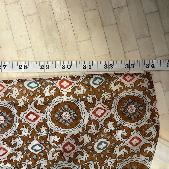 Unique Hijabs Brown and Cream Patterned Fabric - Picture 4 of 5